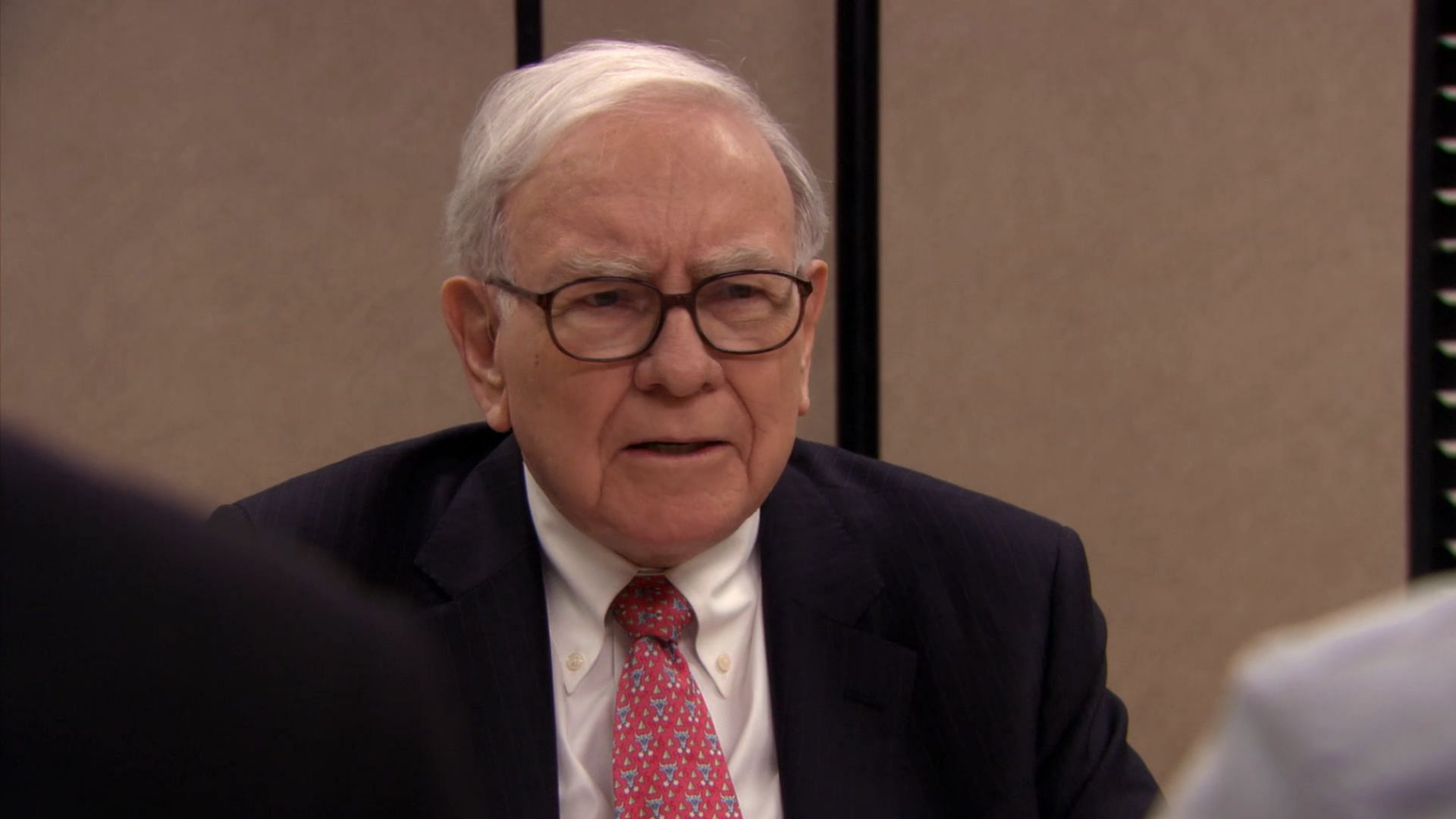 Warren Buffet interviewing for regional manager on The Office (Image via Prime)