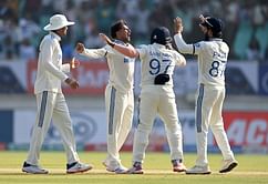 IND vs ENG: कुलदीप यादव ने पूरी की रविचंद्रन अश्विन की कमी, पूर्व दिग्गज ने फिरकी गेंदबाज की तारीफ में पढ़े कसीदे