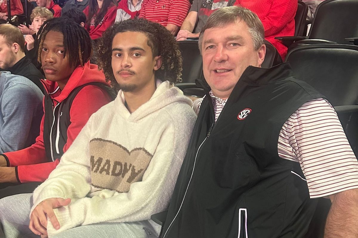 CFB world roasts $30,000,000 worth Kirby Smart as Georgia HC poses with USC 5-star QB commit Julian Lewis