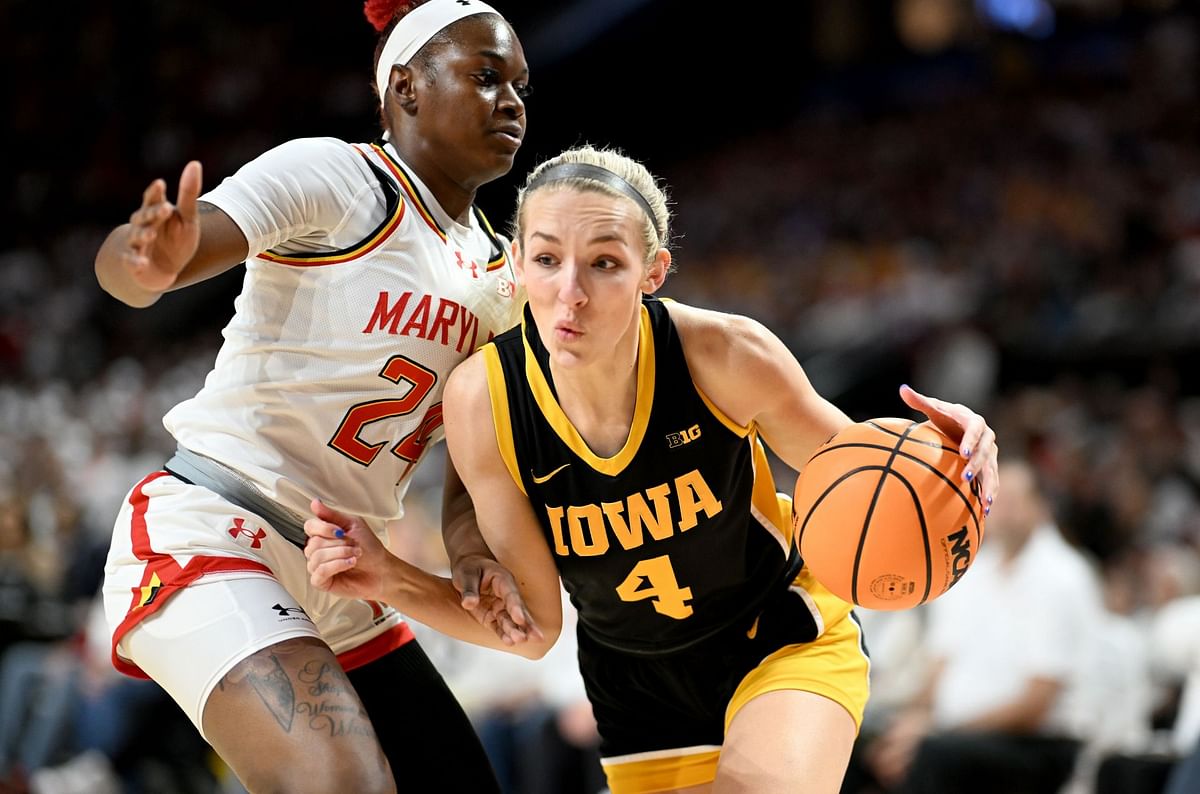 PHOTO: Iowa guard Kylie Feuerbach shares cozy snap with BF John ...