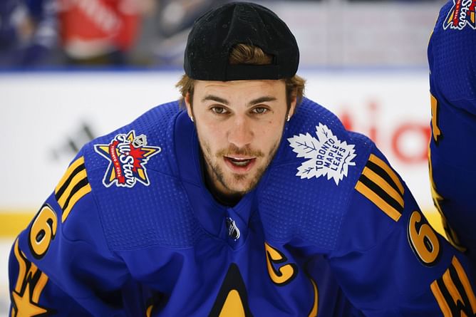 Justin Bieber went 1-on-1 with goalie Cam Talbot; Kings netminder did not go easy on the Canadian pop star