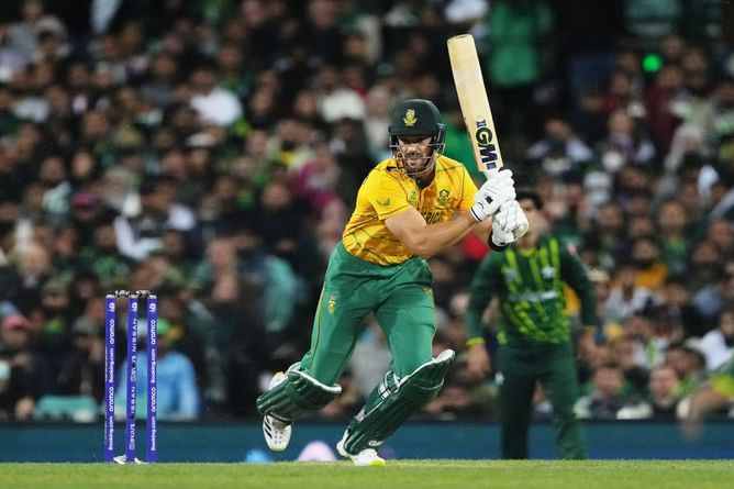[Watch] Aiden Markram pulls off sensational one-handed catch to dismiss JJ Smuts in SA20 Qualifier 1