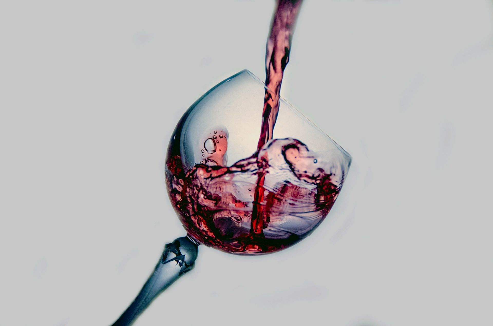 Healthy Red Wines (Image via Unsplash/Terry Vlisdis)