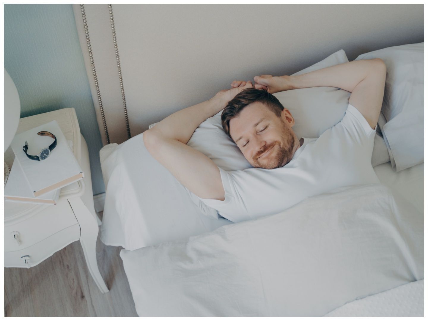 This sleep pattern establishes your body in a proper sleep routine (Image vis Vecteezy)