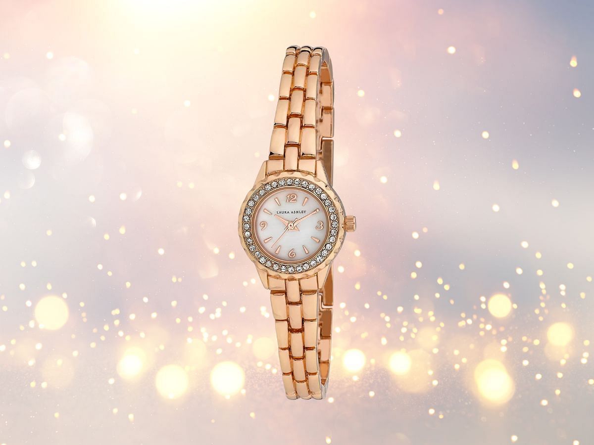 The crystal bezel bracelet watch (Image via Amazon)
