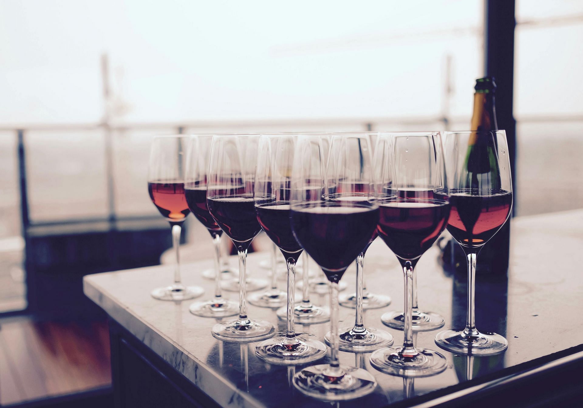 Red wine side effects (image sourced via Pexels / Photo by timur)