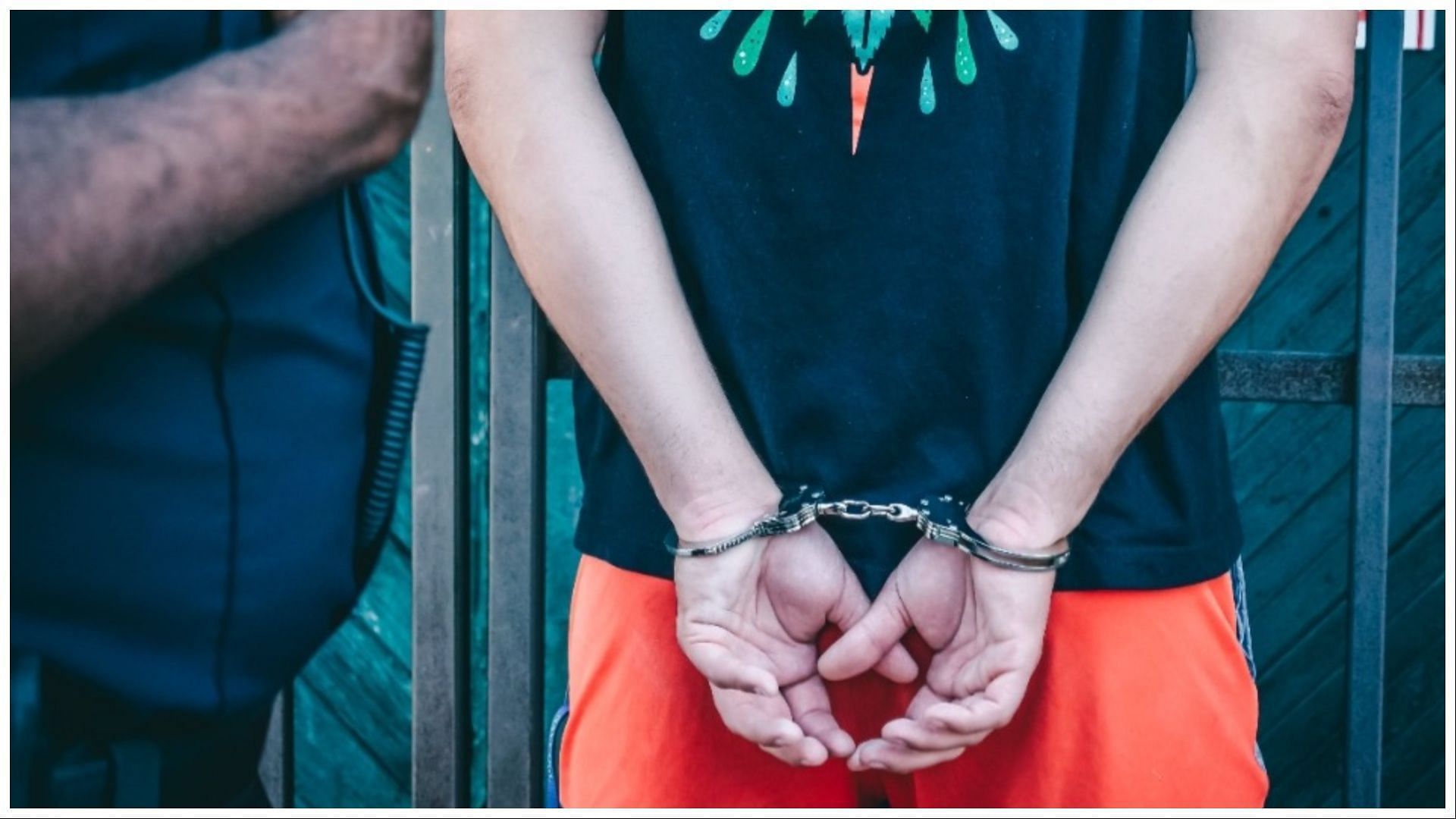 Police arrested two men in the Bahamas assault case, (Image via Pexels) 