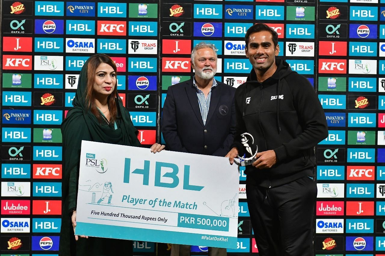 Mohammad Ali receiving an award (Image Courtesy: X/Pakistan Super League)