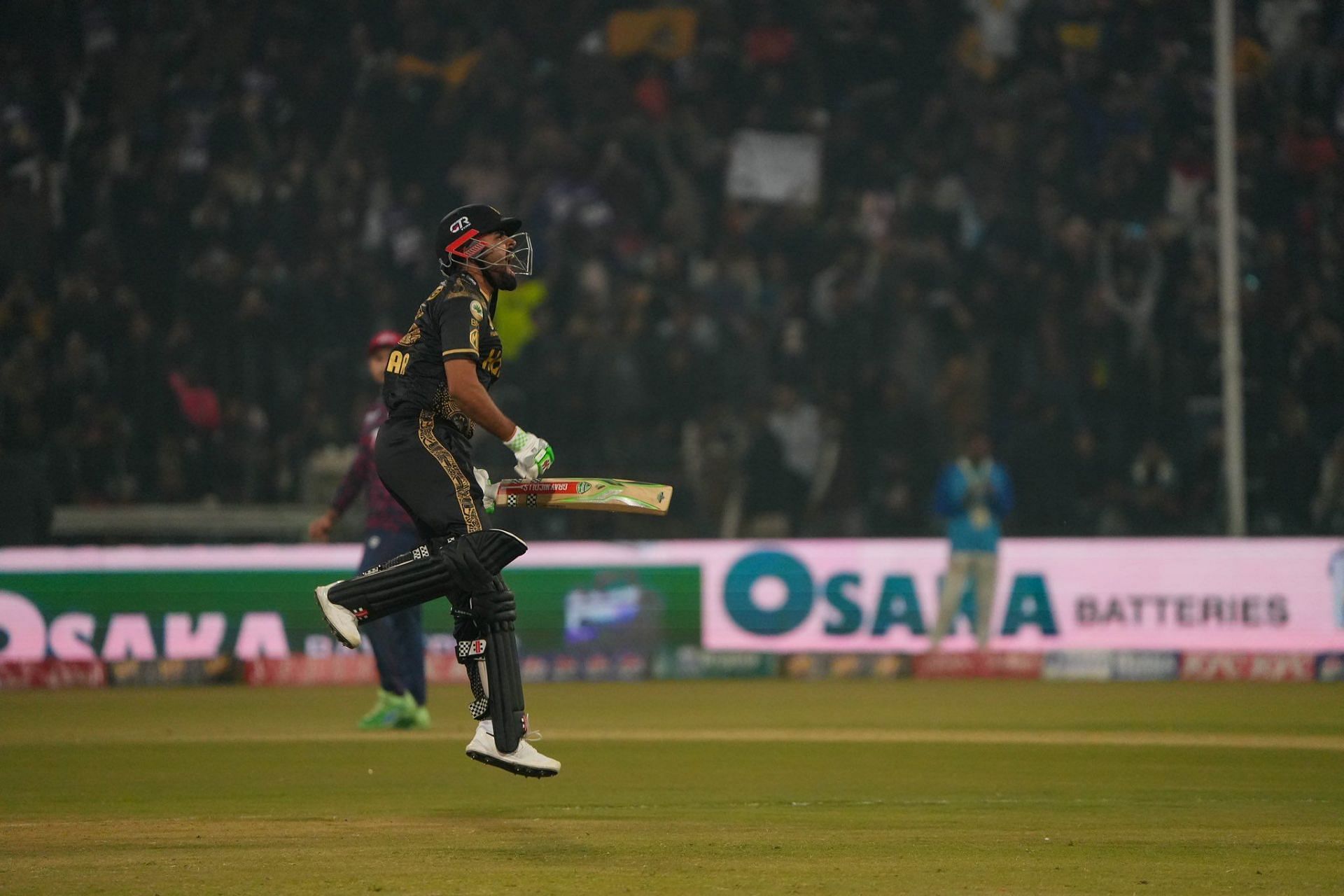 बाबर आजम ने जबरदस्त शतक लगाया (Photo Credit - PSL Twitter)