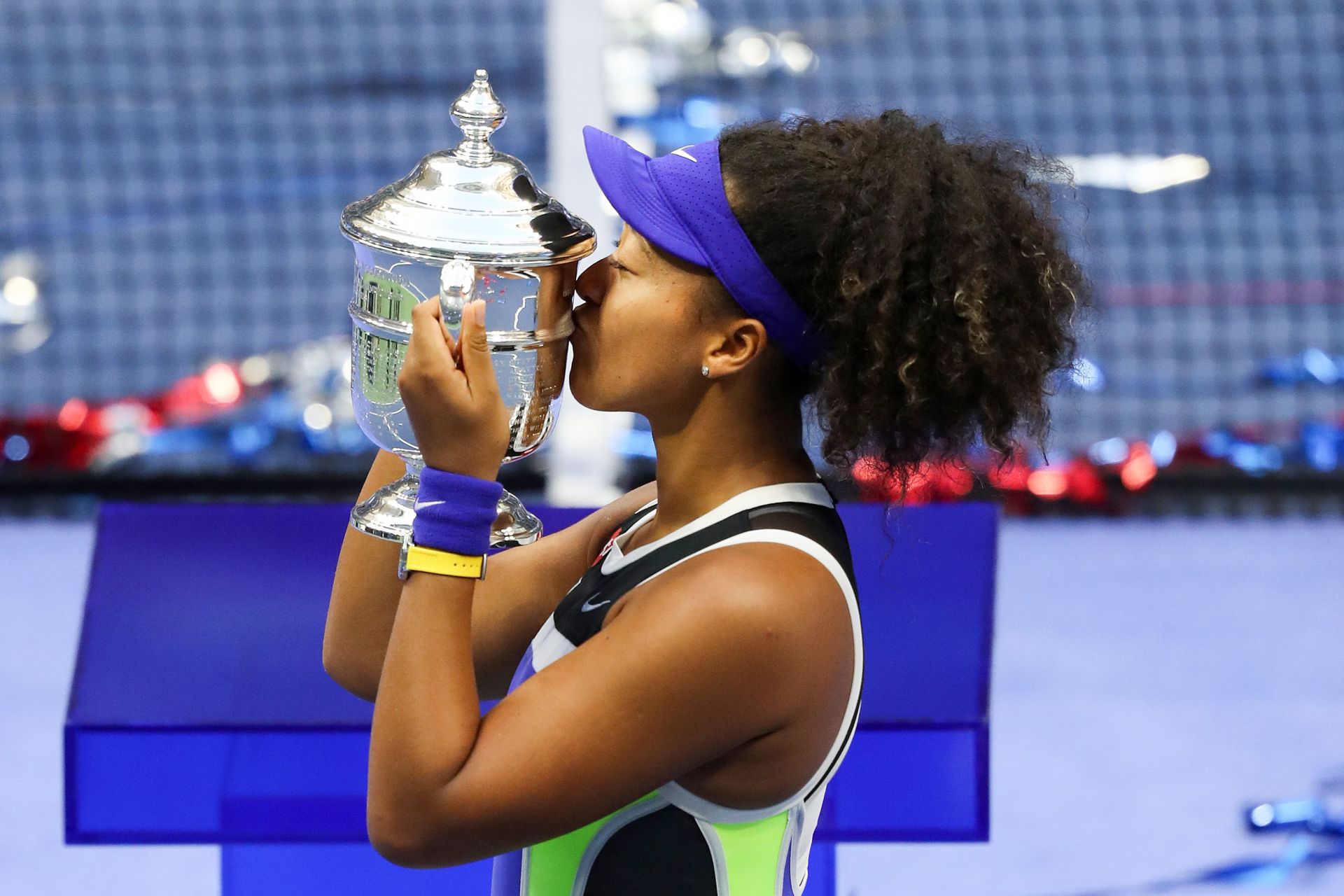 Naomi Osaka poses with the 2020 US Open trophy