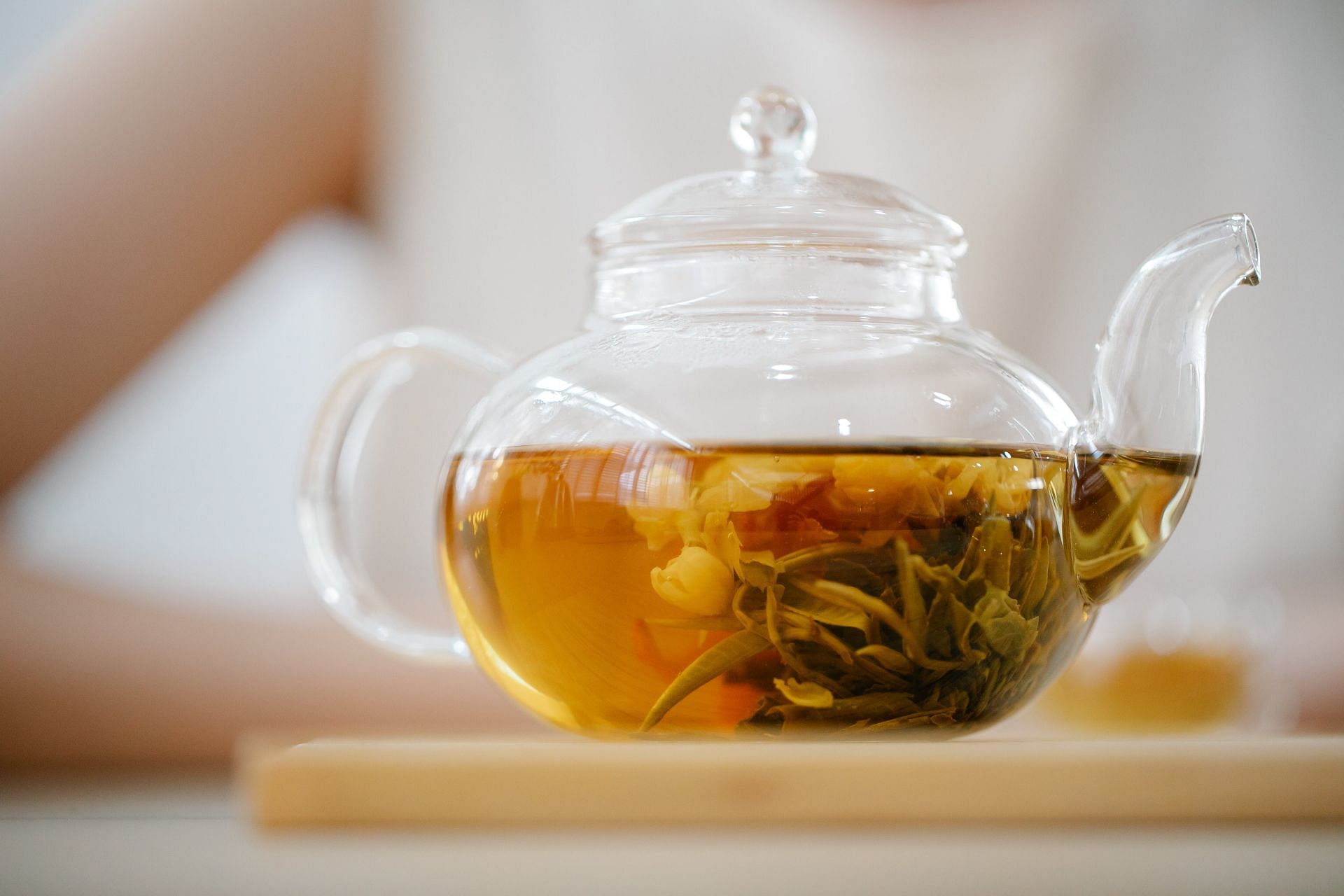 Yellow tea benefits (Image sourced via Pexels/Photo by anna pou)