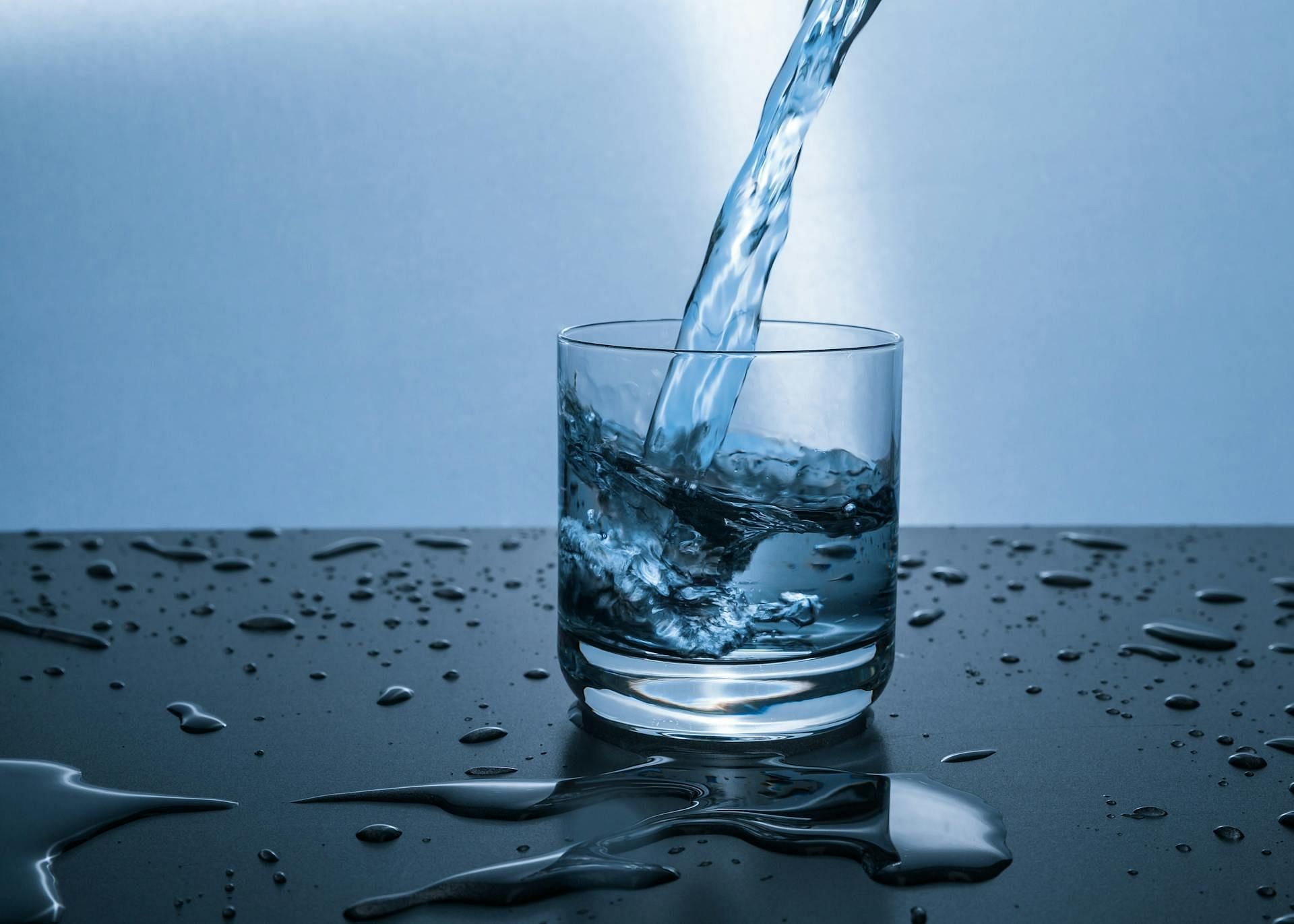 Water fasting may cause nutrient deficiencies (Image via Pexels/Pixabay)