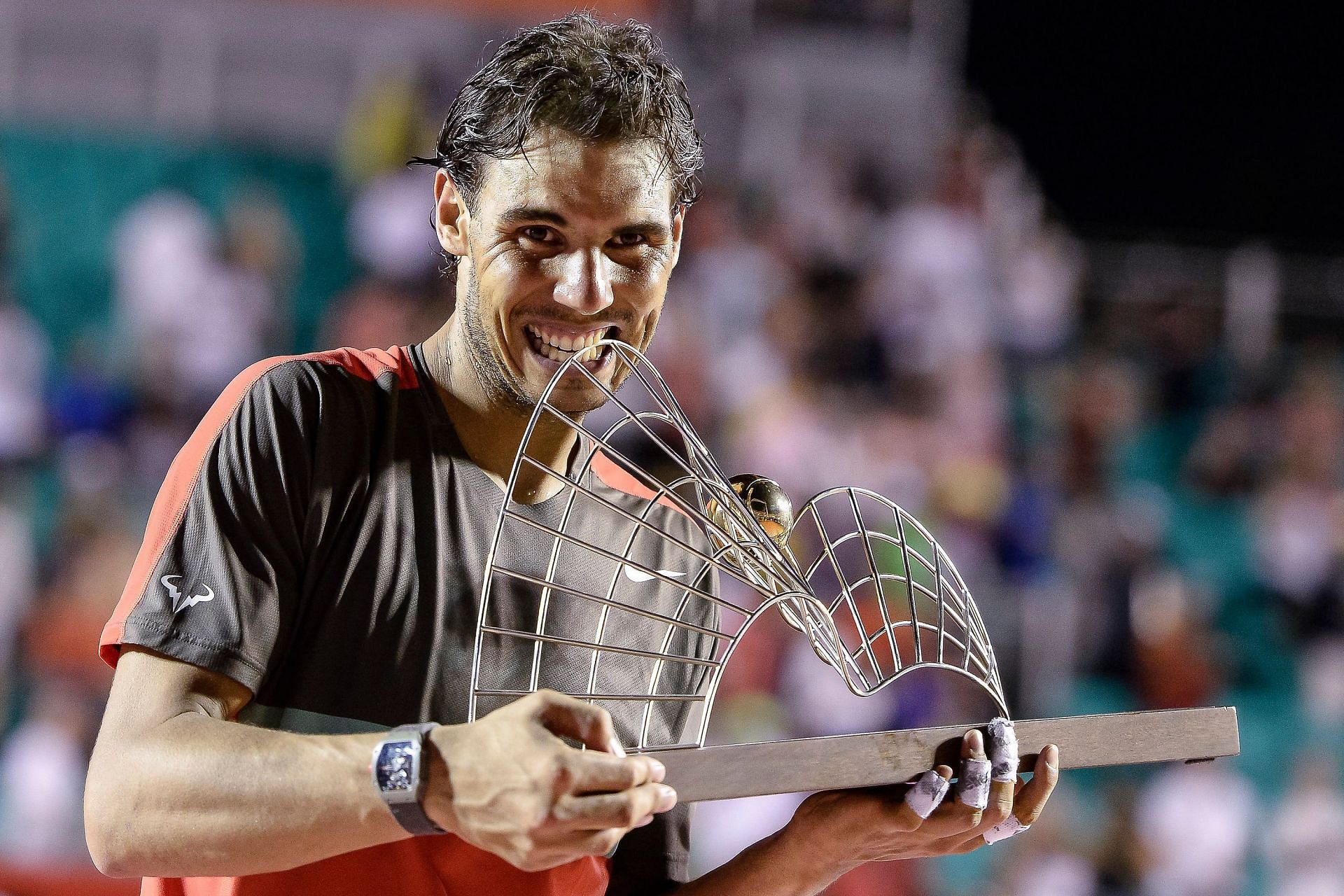 Rafael Nadal poses with the 2014 Rio Open title.