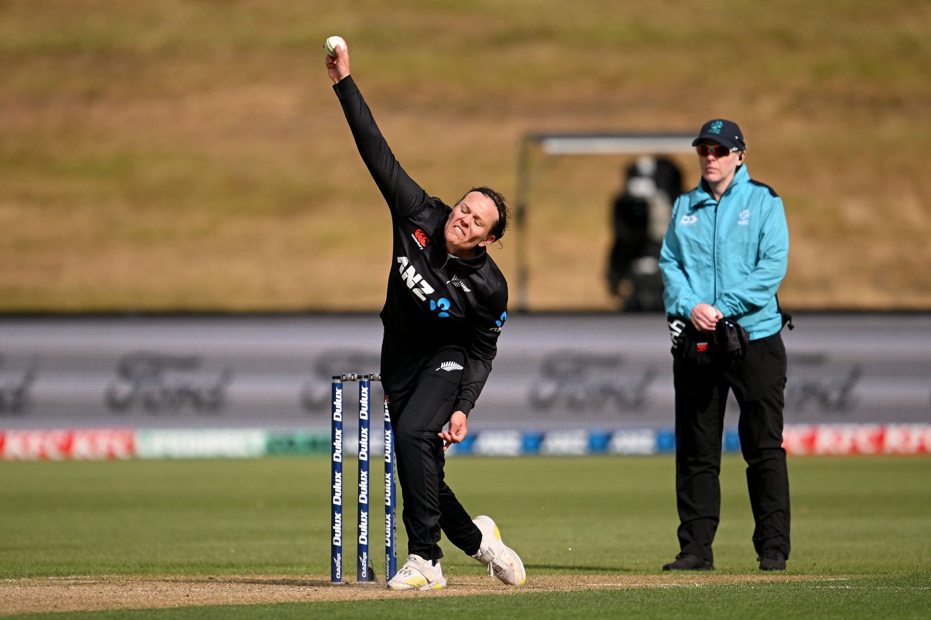 Lea Tahuhu bowls: New Zealand v Pakistan - Women&#039;s ODI Game 1