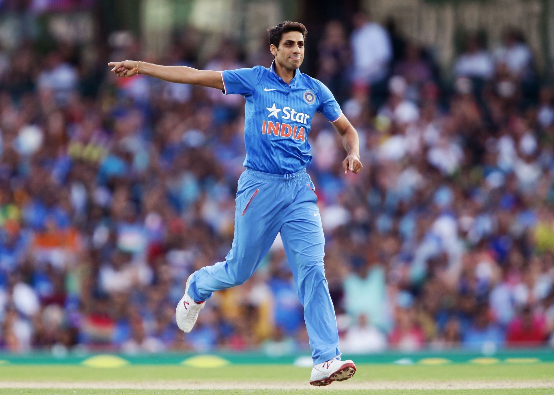 Ashish Nehra during Australia v India - Game 3