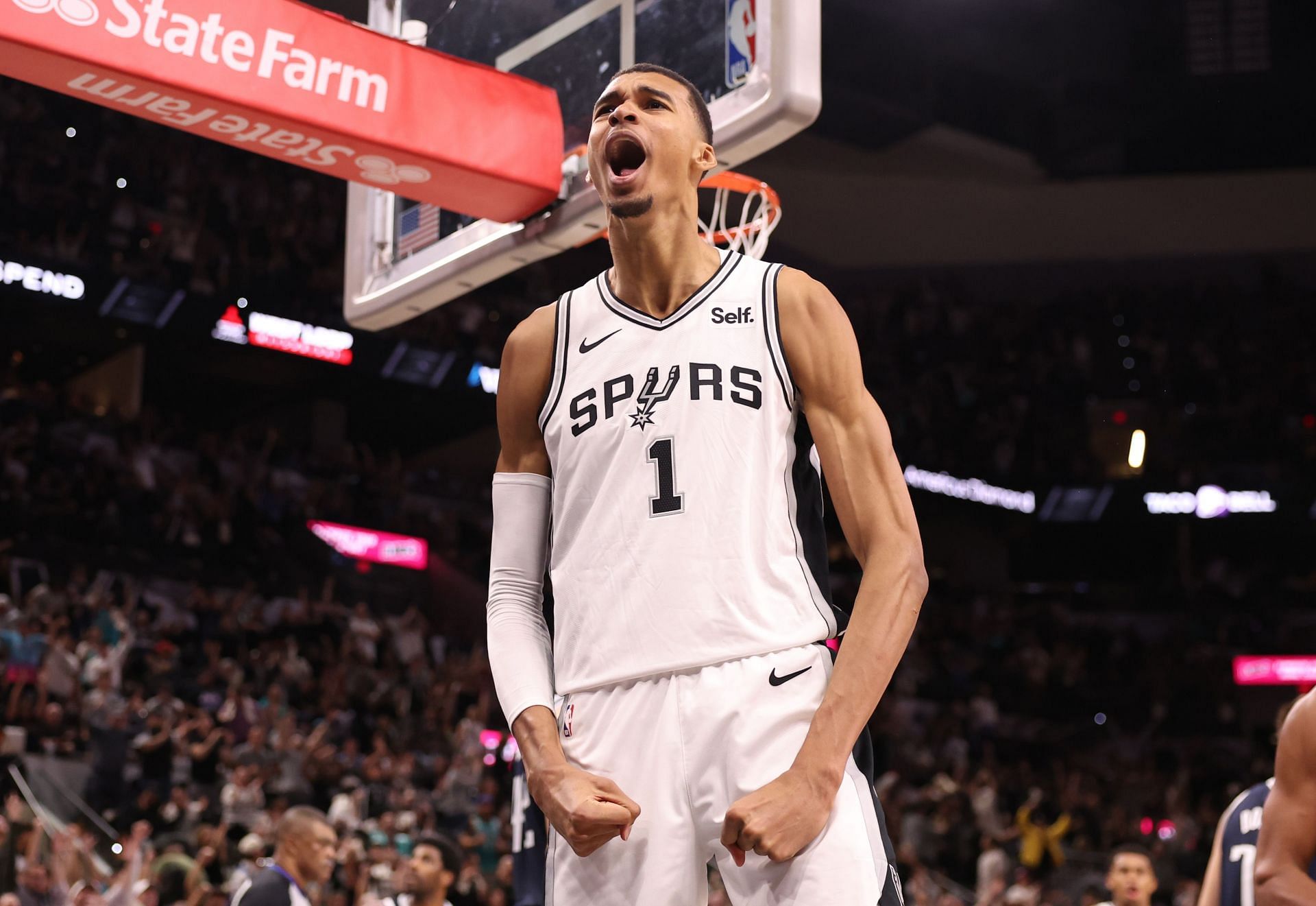 Dallas Mavericks v San Antonio Spurs