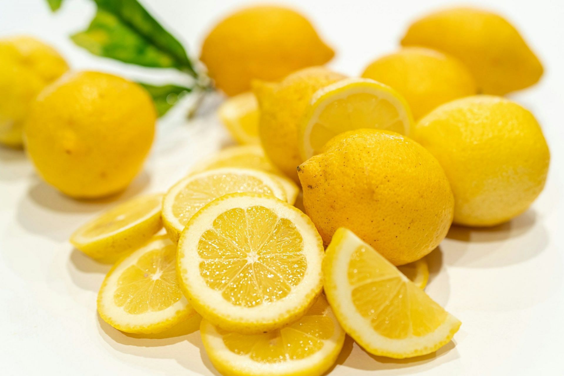 Lemon comes under zero-calorie foods (Image by eggbank/Unsplash)