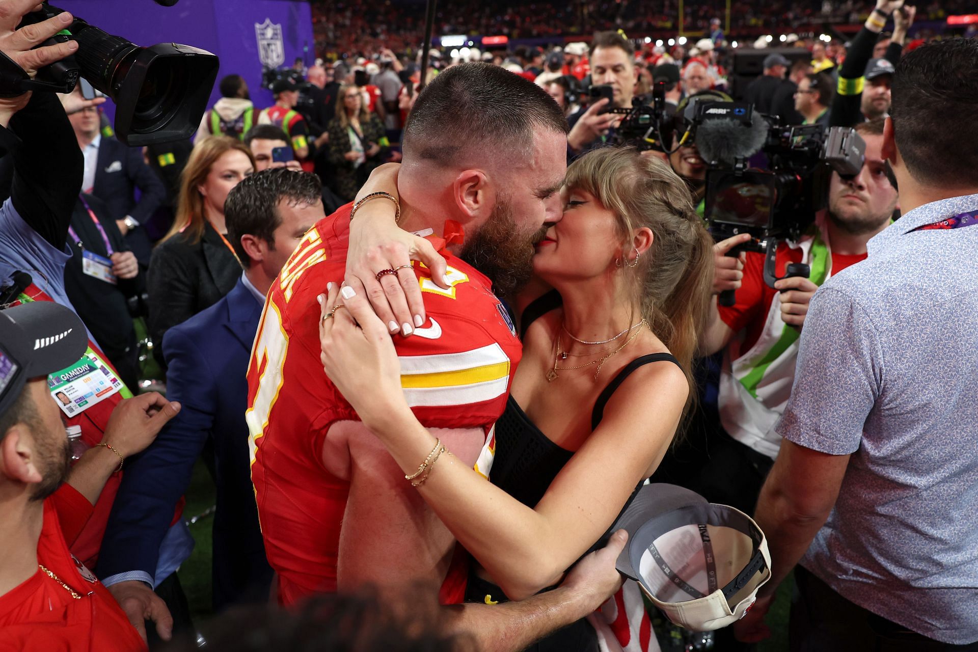 Travis Kelce kisses Taylor Swift in viral celebrations after Chiefs