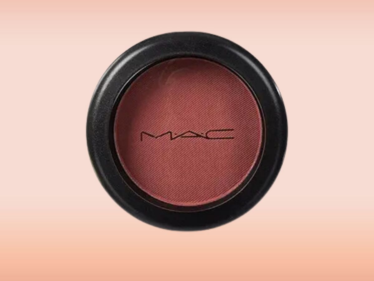 MAC blush powder (image via Amazon)