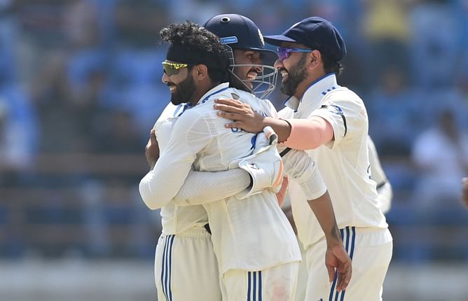 IND vs ENG: रविंद्र जडेजा ने भारत में लगाया विकेटों का दोहरा शतक, अपने घरेलू मैदान पर अश्विन-कुंबले के खास क्लब में की एंट्री