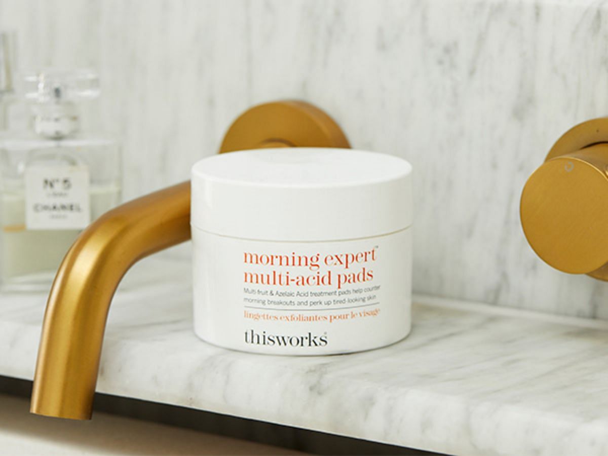 This Works Morning Expert Multi-Acid Pads (Image via amazon.com)