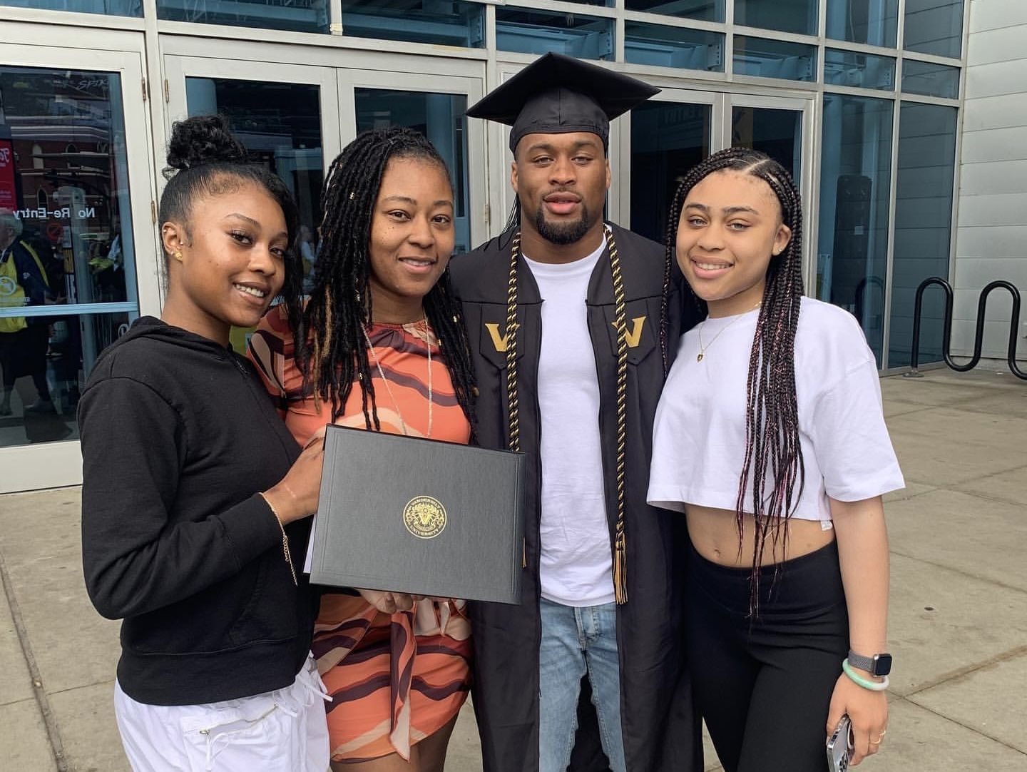 Who Are Ray Davis's Parents? Age, Nationality & More