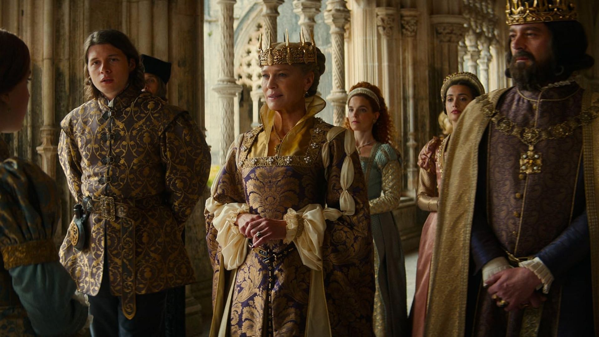 Robin Wright plays Queen Isabelle in the film (Image via Netflix)