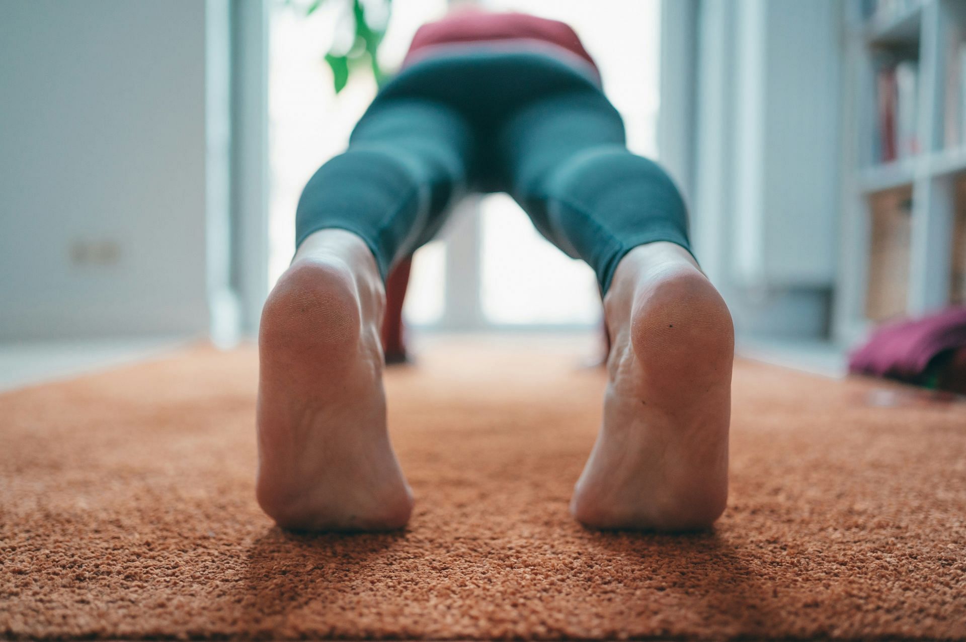 Planking to get to the push-up position (Image by Conscious Design/Unsplash)
