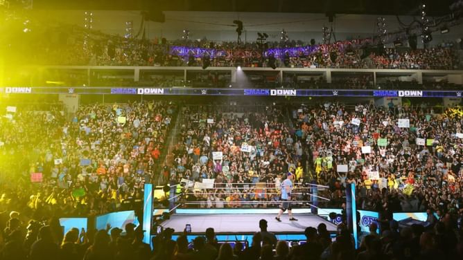 WWE announcer shows off impressive physique ahead of SmackDown