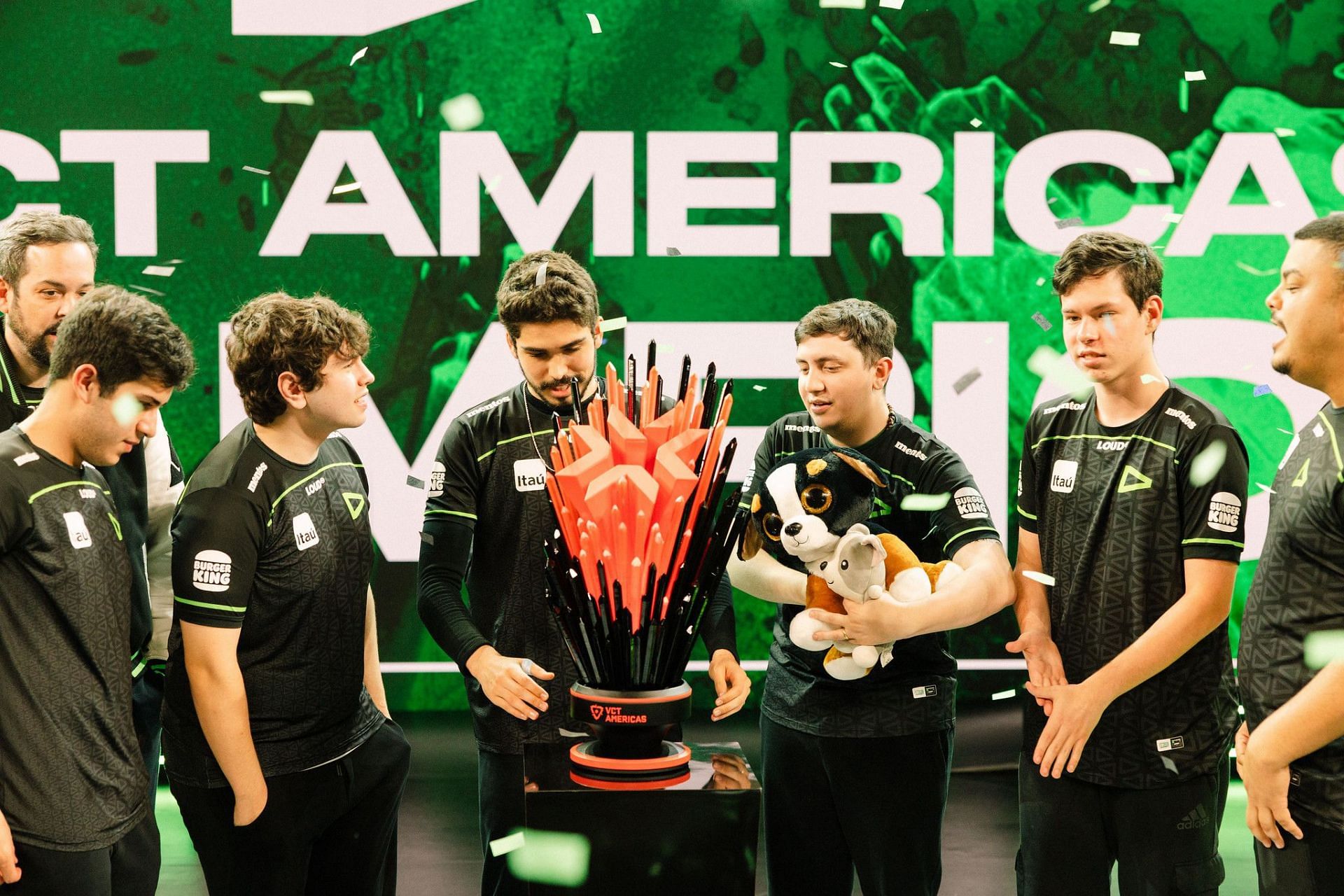 cauanzin with LOUD Esports lifting the VCT Americas 2023 trophy (Image via Riot Games)