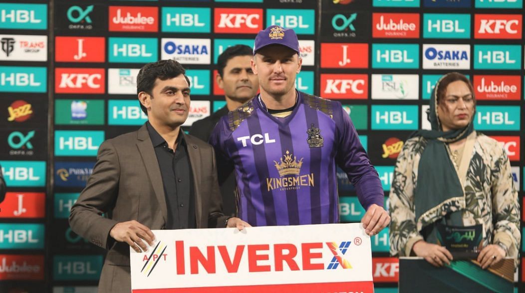 Jason Roy receiving an award (Image Courtesy: X/Pakistan Super League)