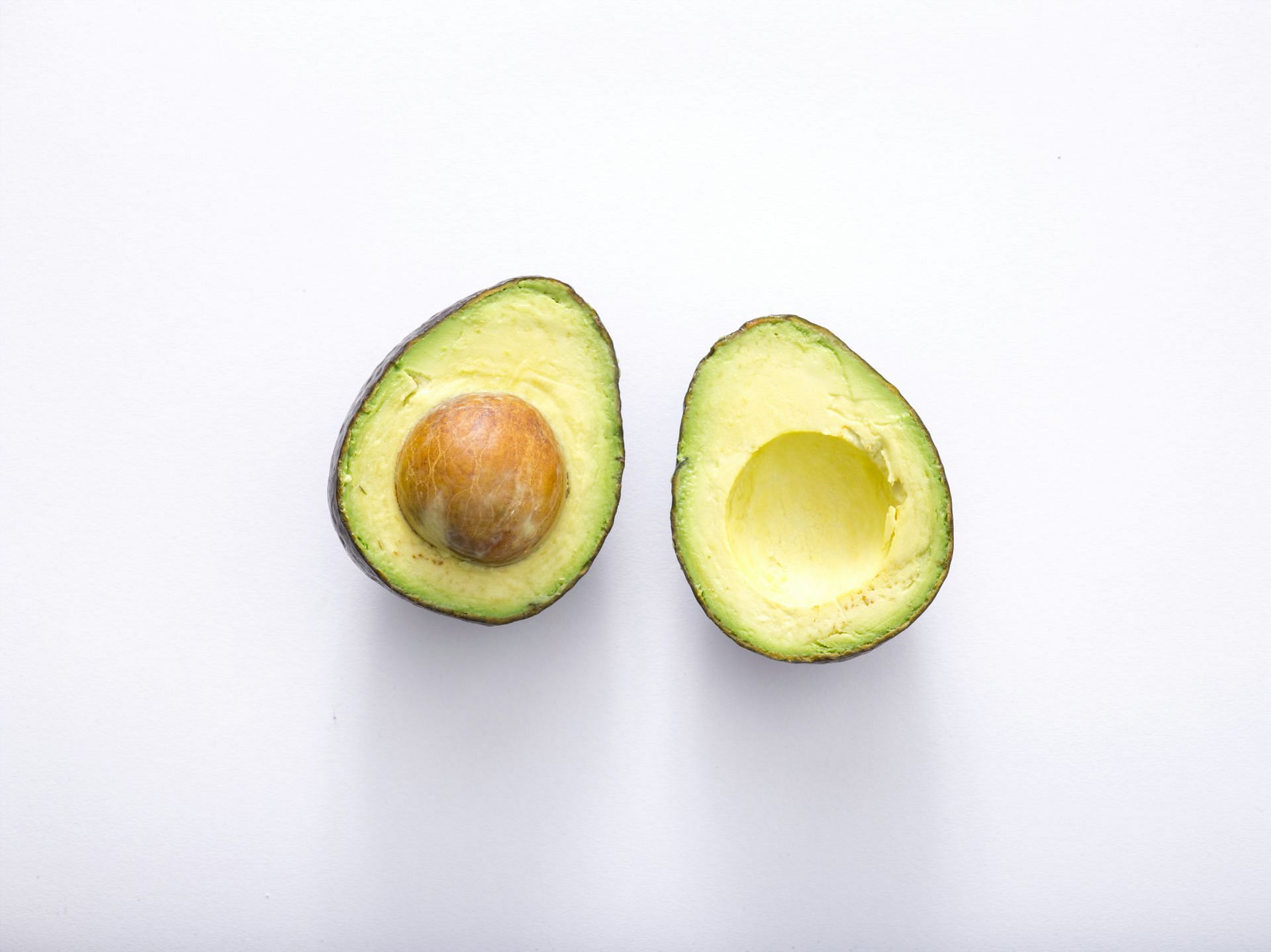Stuff avocados with tuna for a low-calorie high-protein lunch option (Image by Thought Catalog/Unsplash)