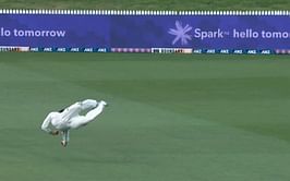 NZ vs SA: मैदान में बाज बना न्यूजीलैंड का यह खिलाड़ी, पकड़ा ऐसा हैरतअंगेज कैच की सब रह गए हक्का-बक्का, देखें वीडियो