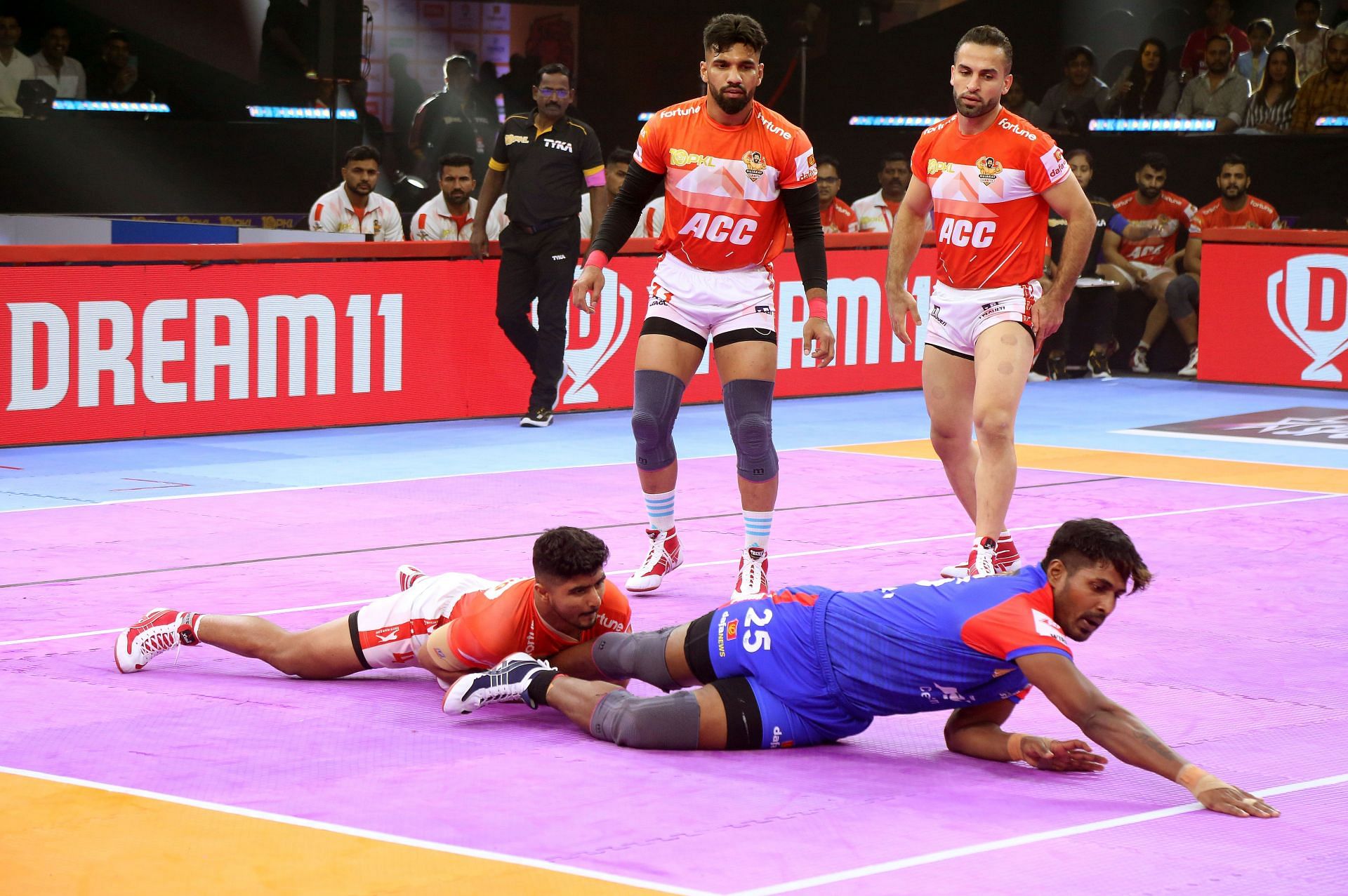 Deepak Singh of Gujarat Giants in action (image via PKL)