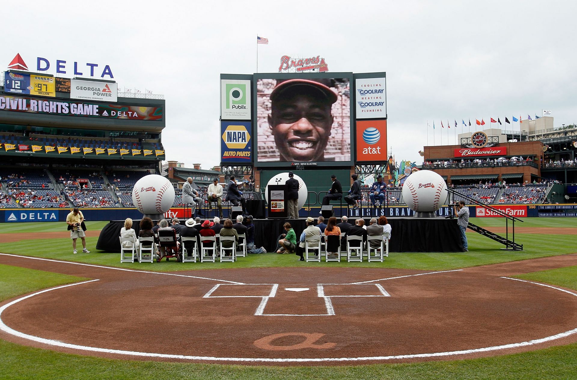 Hank Aaron Week (Image via Getty)