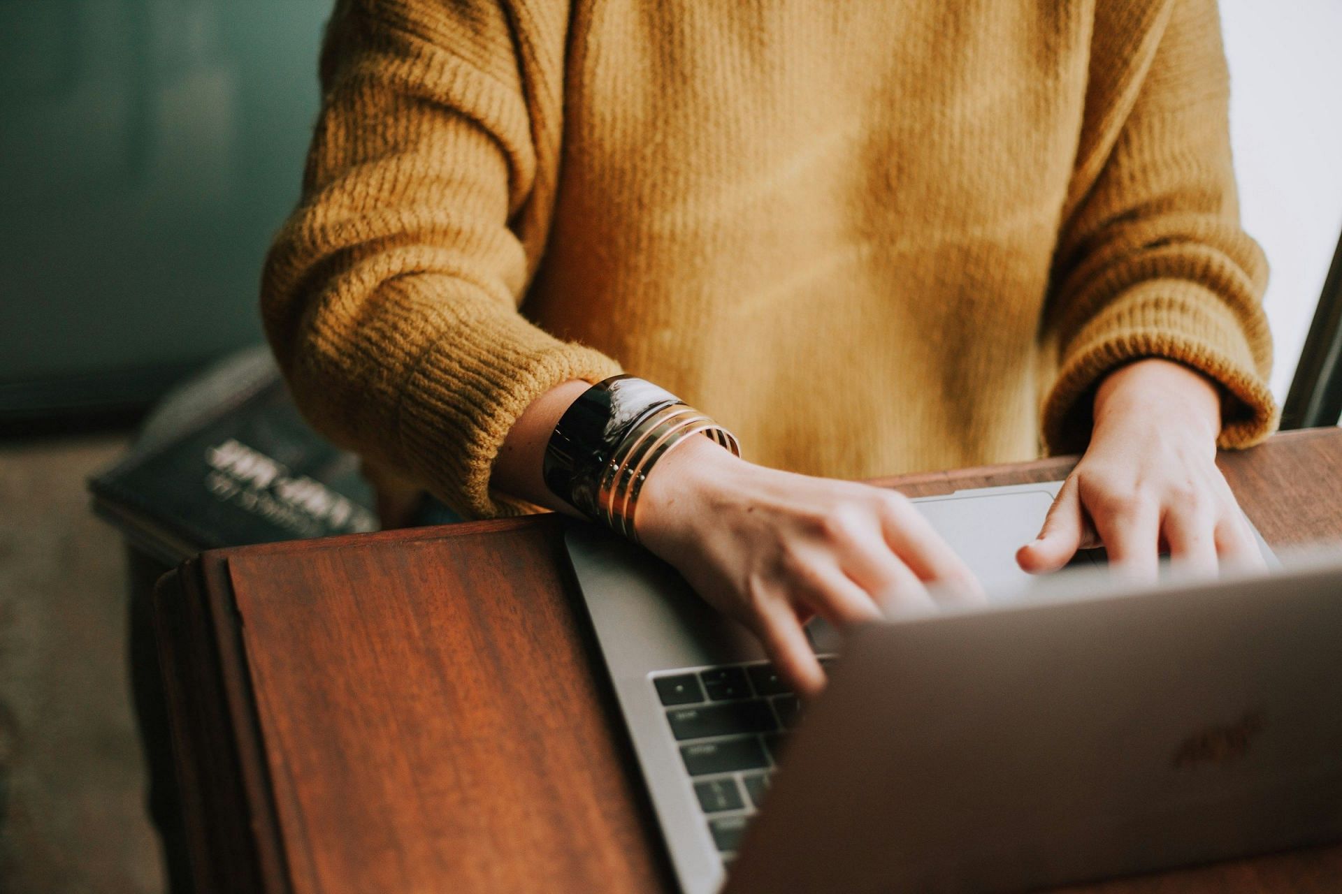 Office Stretches (Image via Unsplash/Christin Hume)