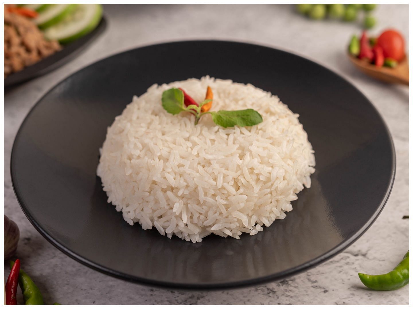 Understanding the impact of eating rice before bed (Image via Vecteezy)