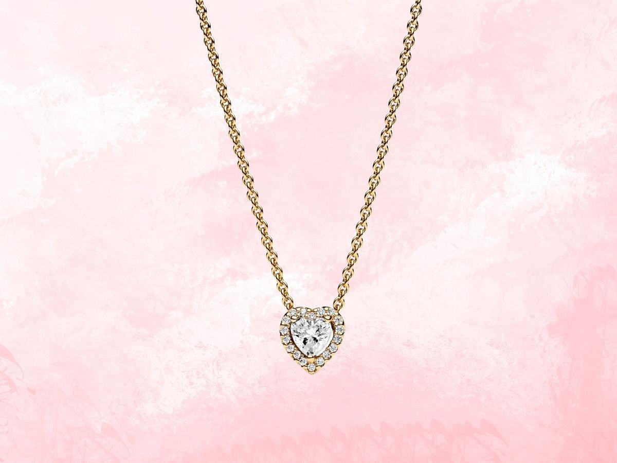 Sparkling Heart Collier Necklace (Image via Pandora)