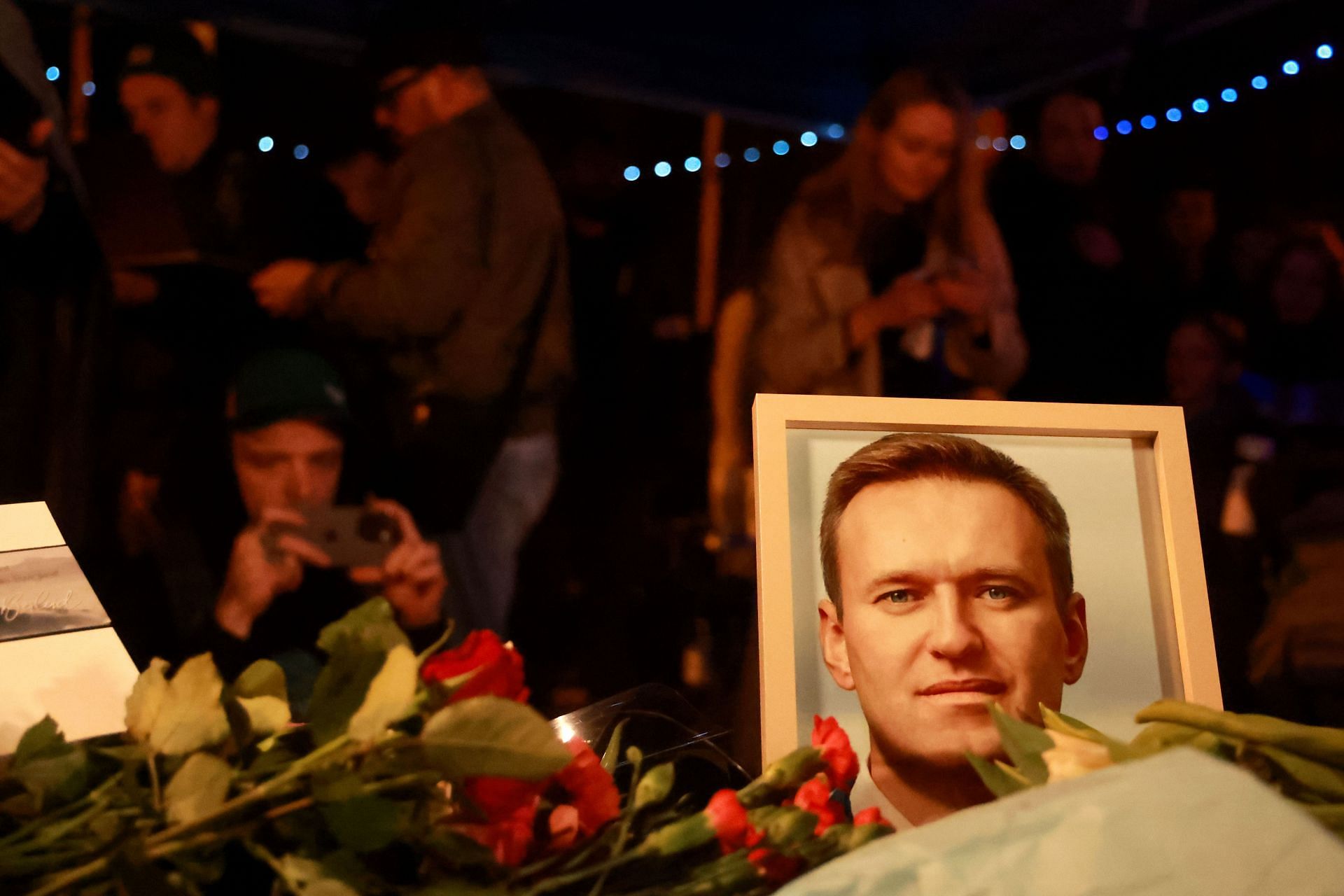 Vigil for Alexei Navalny, in front of the Russian Consulate General in Munich (Image via Getty)