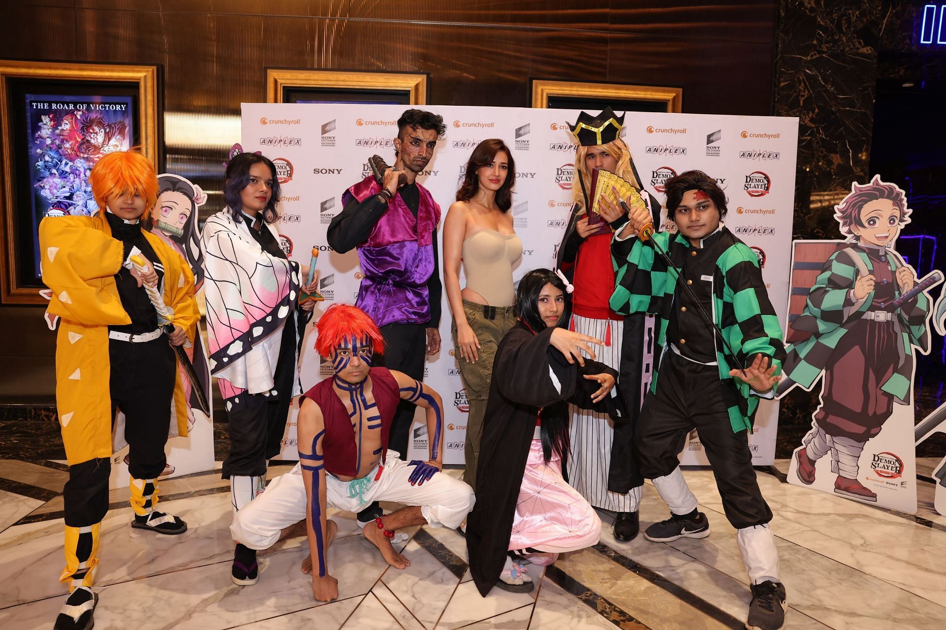 Disha Patani with anime cosplayers at Mumbai event (Image via Crunchyroll)