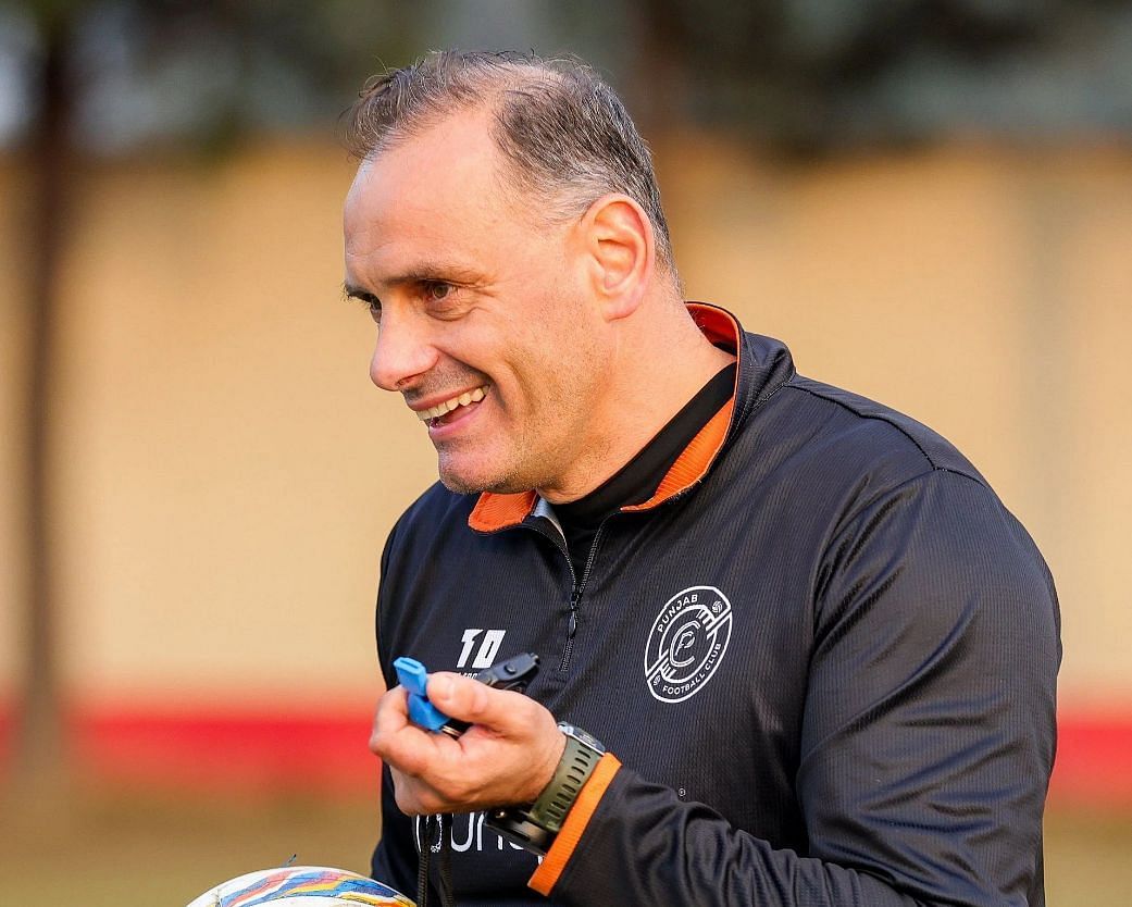 Punjab FC head coach Staikos Vergetis in training. [PFC Media]