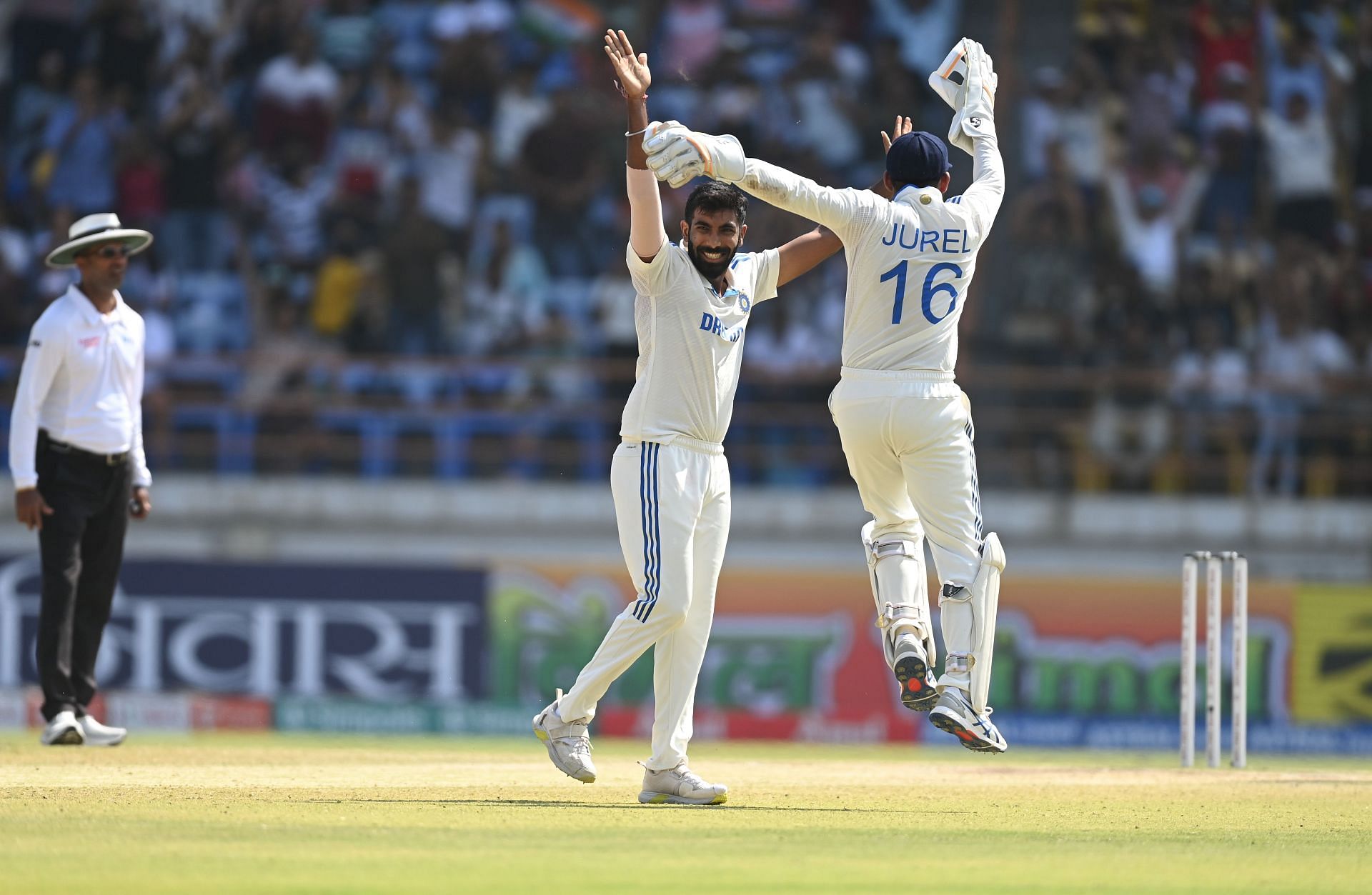Jasprit Bumrah and Dhruv Jurel celebrate Zak Crawley&#039;s wicket. (Credits: Getty)