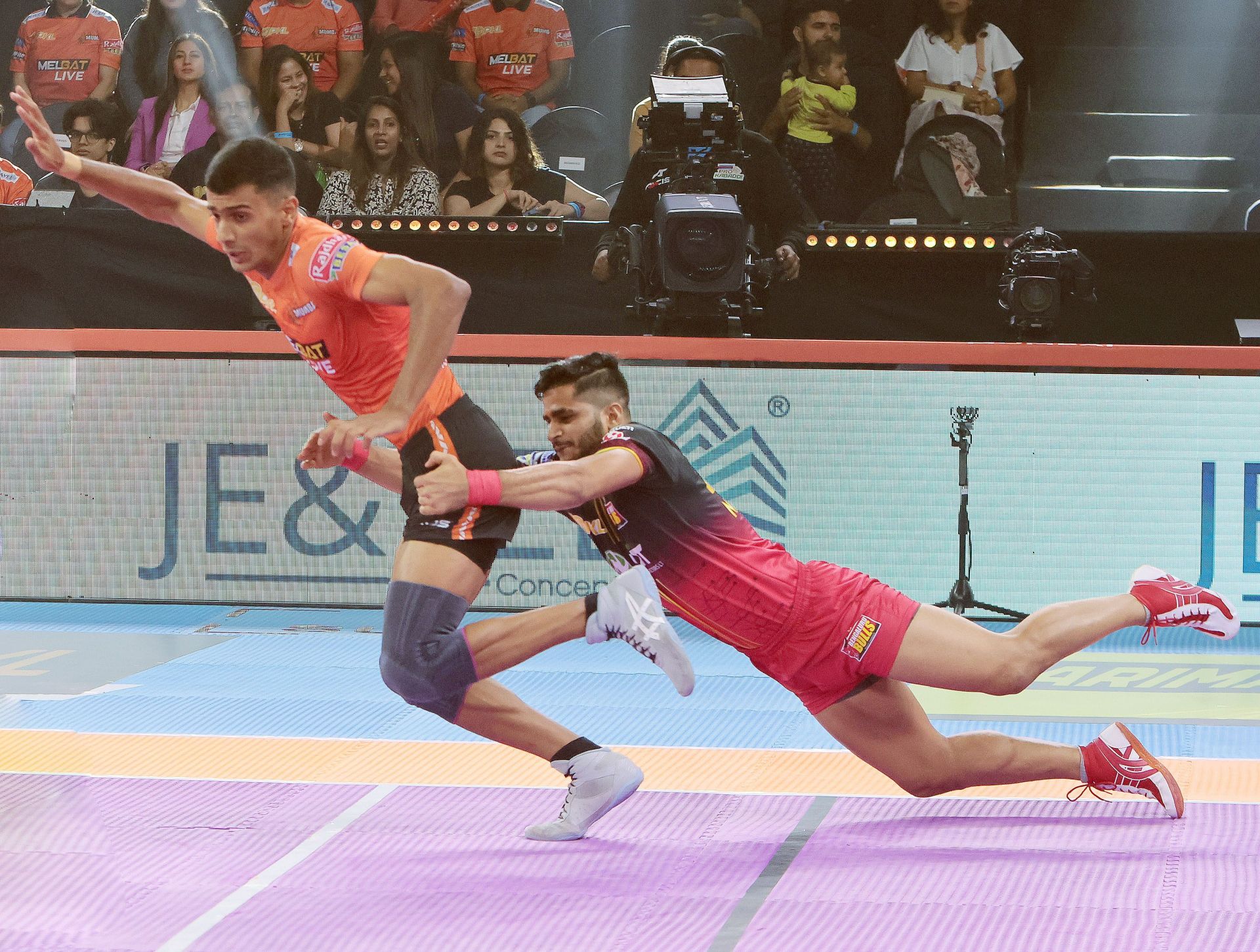 Saurabh Nandal with a back-hold of Zafardanesh (image via PKL)