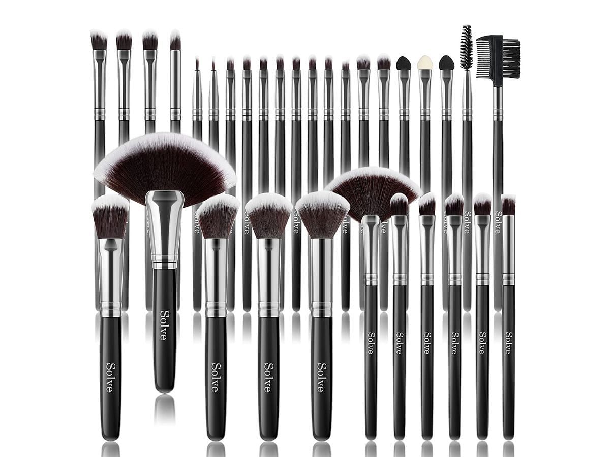 SOLVE Professional Makeup Brush Set (Image via Amazon)