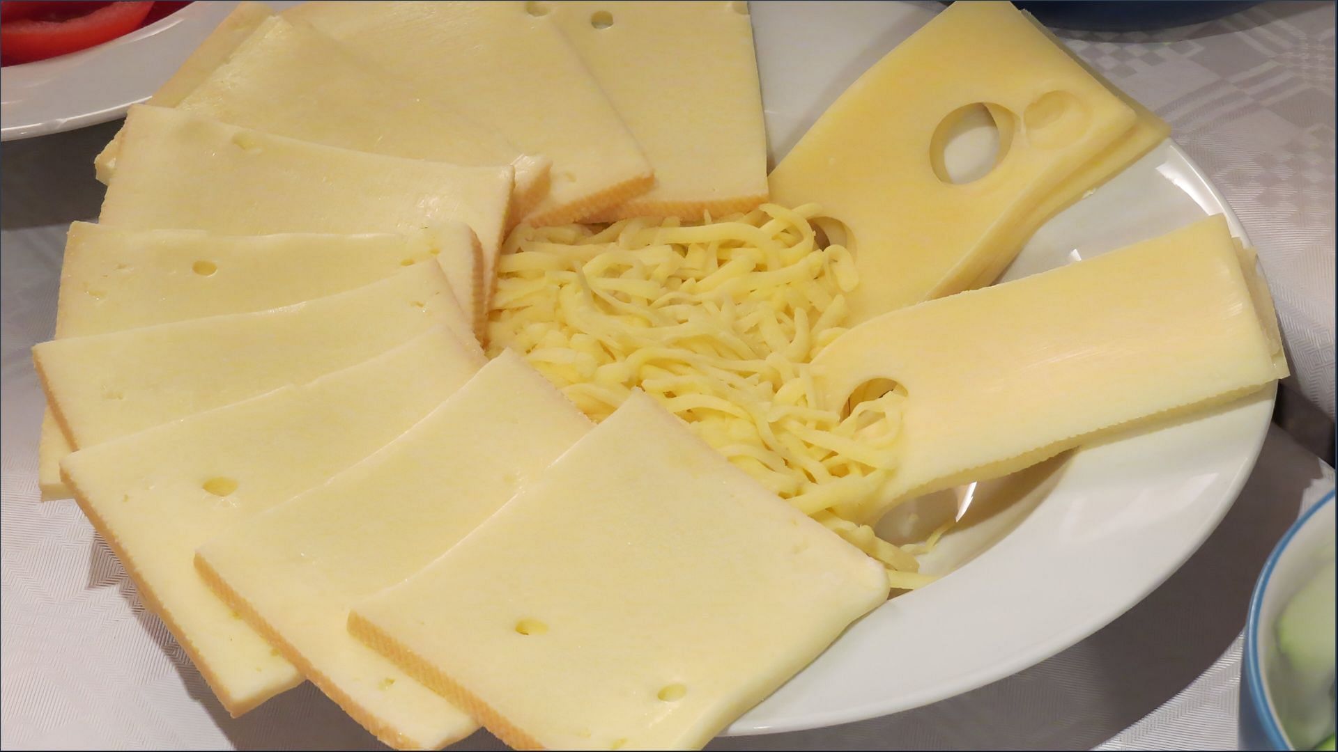 The recalled cheddar cheese products were available as cheese blocks and shredded cheese (Image via Jhenning / Pixabay)