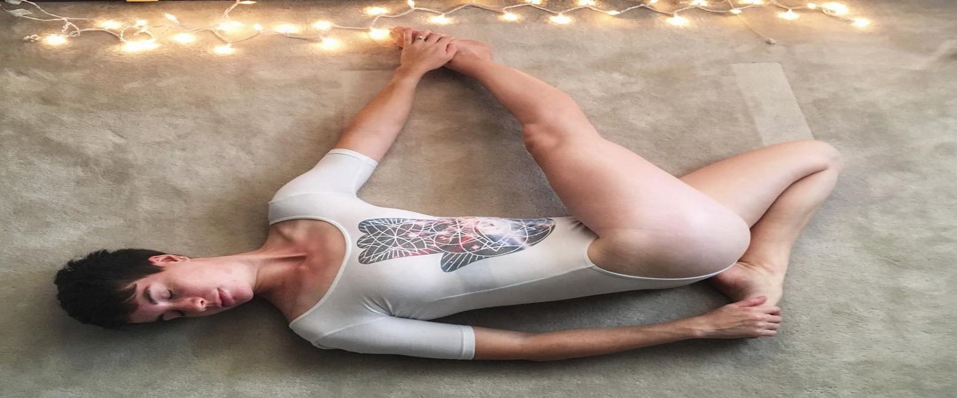 Recovery yoga poses: Reclined Twist (Image by clarissa_mae_/Instagram)