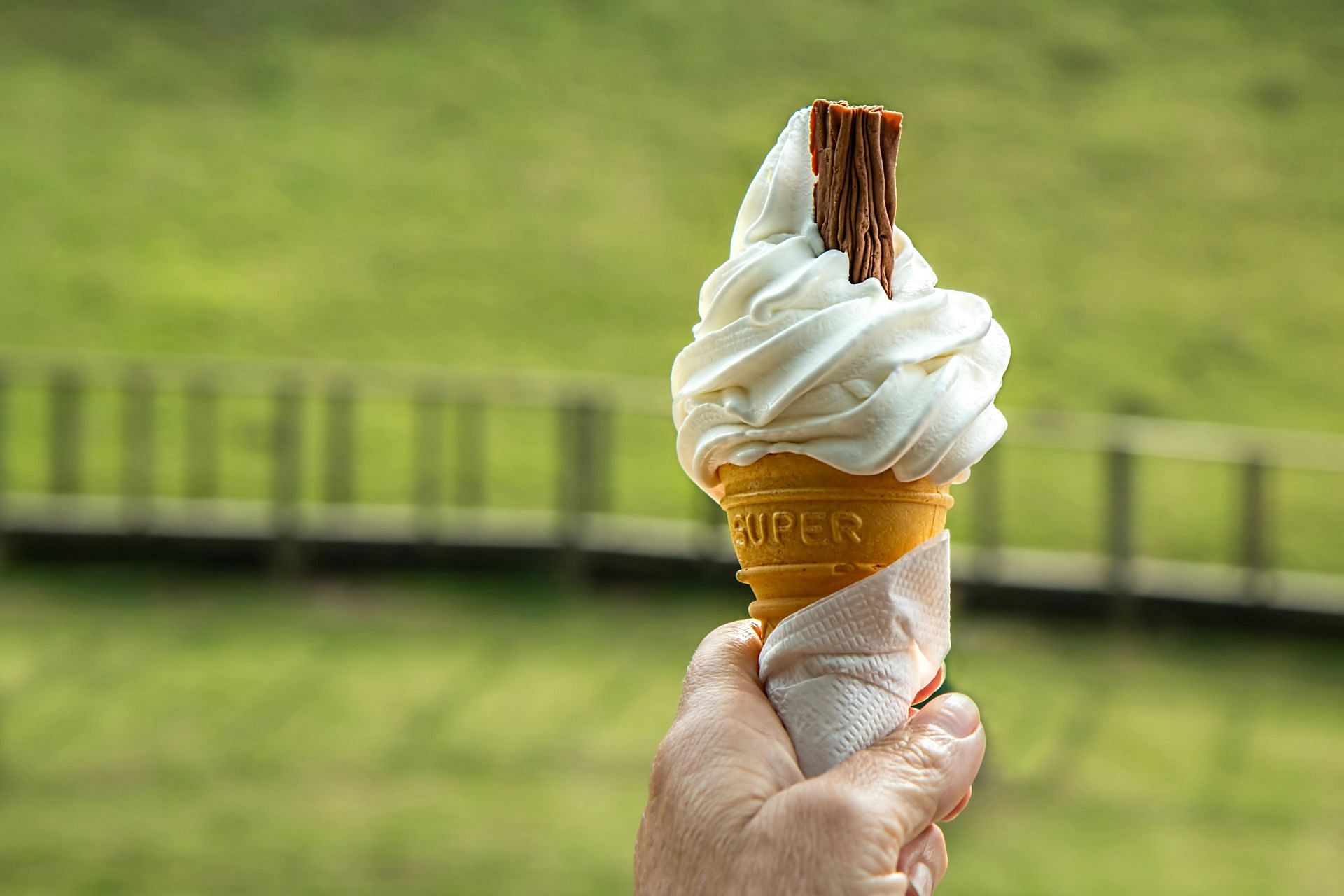ice cream for sore throat (image sourced via Pexels / Photo by pixabay)