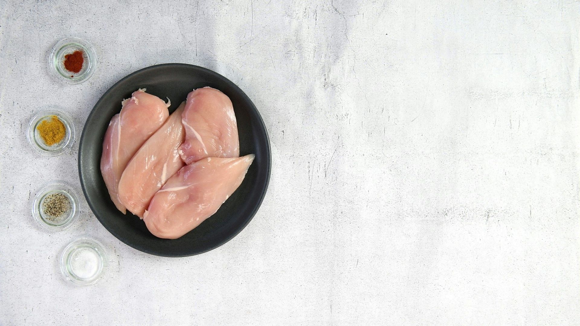 Raw Chicken (Image via Unsplash/Philippe Zuber)