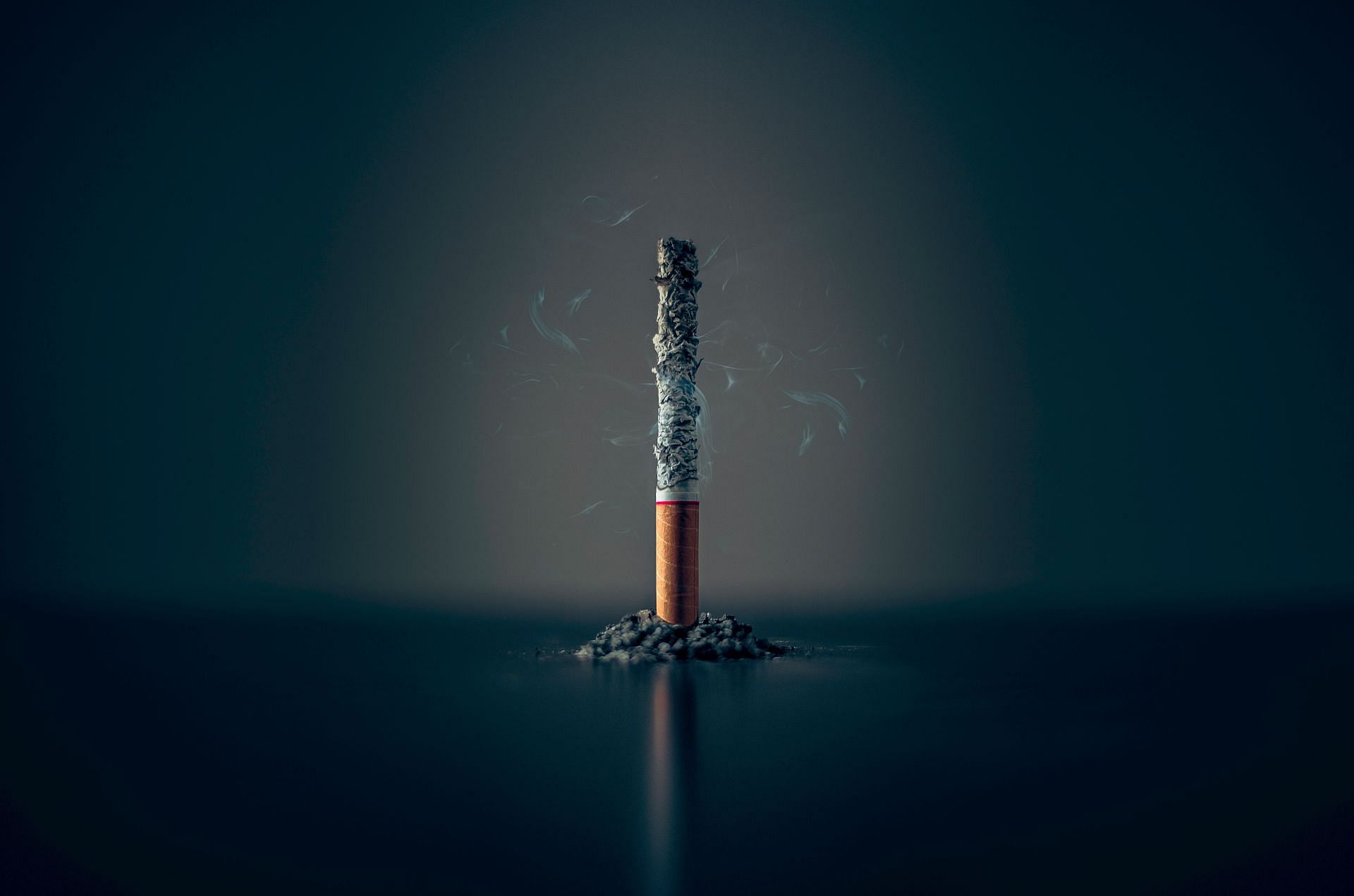 Quit smoking to start with lung detox. (Image by Mathew Macquarrie/Unsplash)