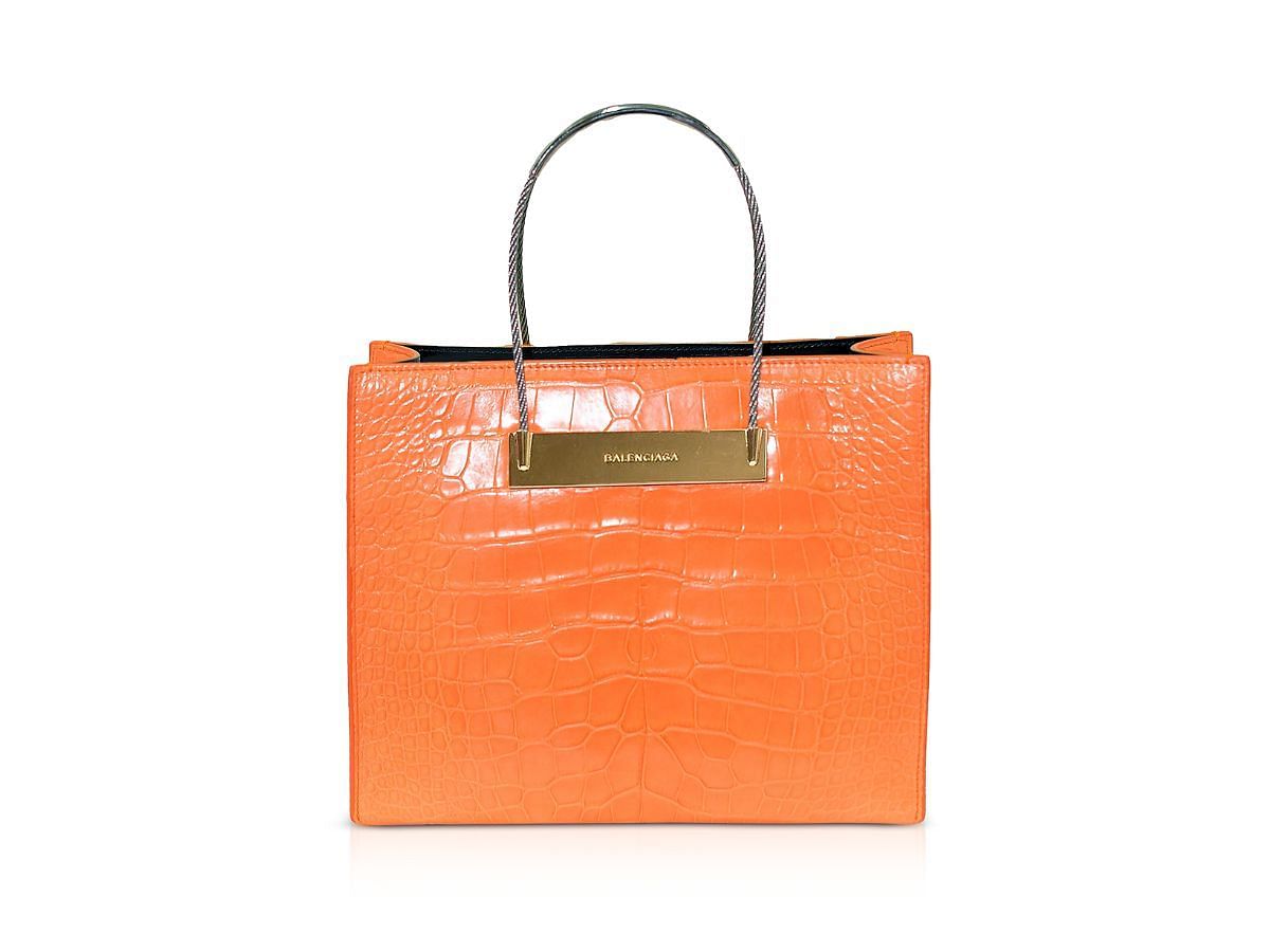 The Mandarin Alligator Leather Cable Shopping bag (Image via Forzieri)